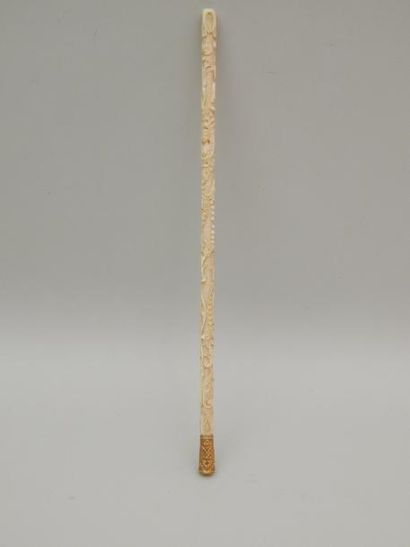 null Deux manches d'ombrelle en ivoire fin XIXème siècle l:22 et 33 cm