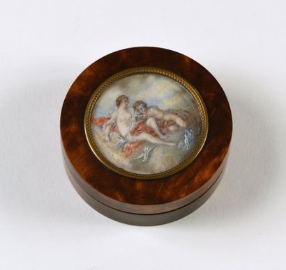 null Boite ronde en loupes ornée d'une miniature "Deux Nymphes", signée S. Corbière

XIXe...