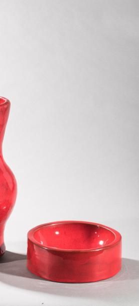 null Robert et Jean CLOUTIER (XXème siècle)

Vase diabolo rouge, SSB

H37cm