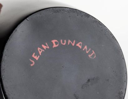 null Jean DUNAND (1877-1942)

Vase en dinanderie à corps ovoïde en laque noire incrustée...