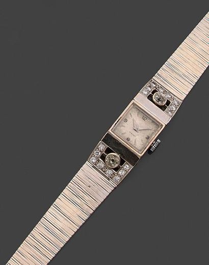 null MONTRE-BRACELET DE DAME, en or gris 750 millièmes, la montre de forme carrée,...