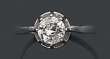 null BAGUE solitaire en platine (950 millièmes) serti d'un diamant taille ancienne.
Doigt:...