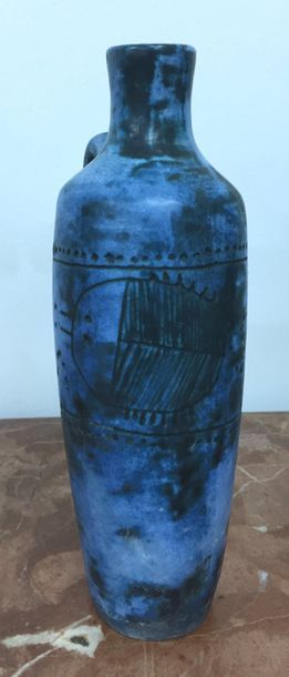 JACQUES BLIN (1920-1995) Vase en céramique émaillée bleu
H21cm