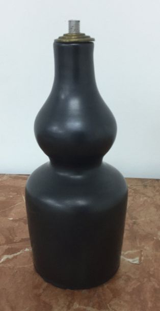 ANONYME Pied de lampe piriforme en céramique émaillée noire
H 25cm