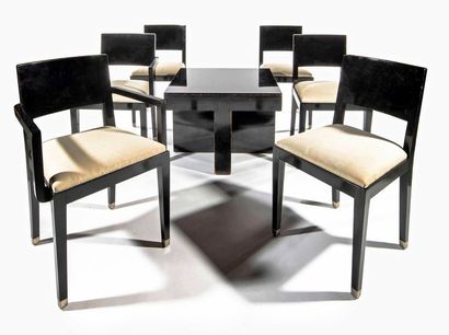 JACQUES ADNET (1900-1984) Suite de six fauteuils en bois laqué noir à dossier arrondi,...