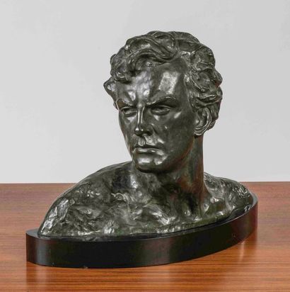 ECOLE FRANCAISE DU XXème siècle Portrait d'homme en buste
Sculpture, épreuve en bronze...
