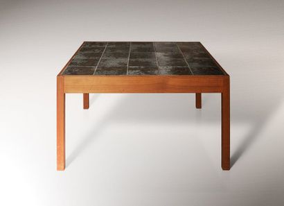 null Table, plateau en carreaux de céramiques
Armature en chêne, 50x70x70cm
Travail...