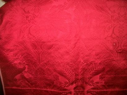 null Brocatelle lin et soie rouge « Maintenon », style Louis XIV, manufacture Braquenié,...