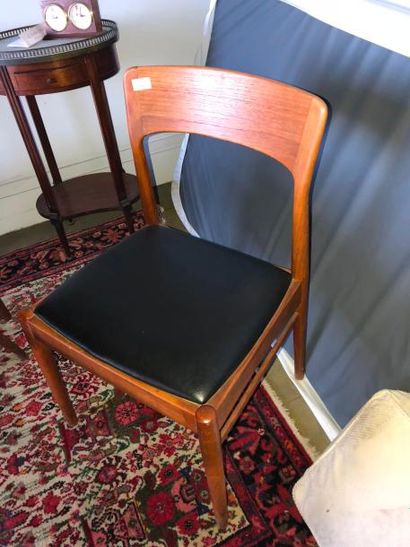 null deux fauteuils dépareillés, style 1960, on y joint trois chaises en amuvais...