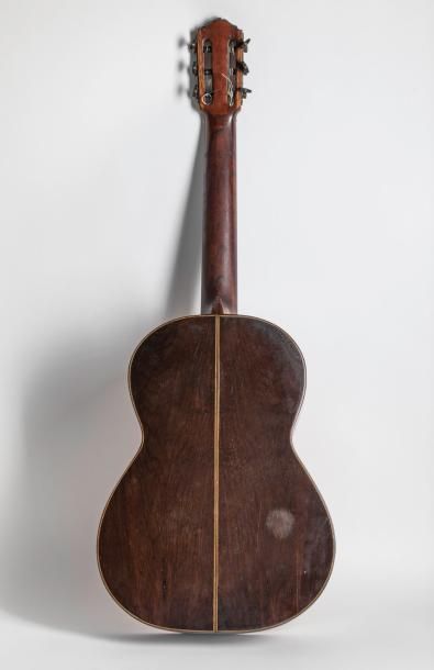 null Guitare de Manuel RAMIREZ au millésime de 1910 à Madrid
Diapason 656mm, espacement...