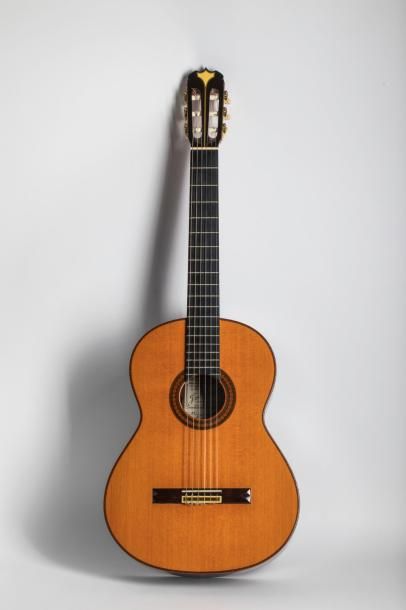 null Guitare de José RAMIREZ modèle Centenario n° 52, de 1983
Diapason 665mm, espacement...