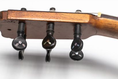 null Guitare espagnole de José RAMIREZ I de 1894 avec son étiquette originale
Diapason...