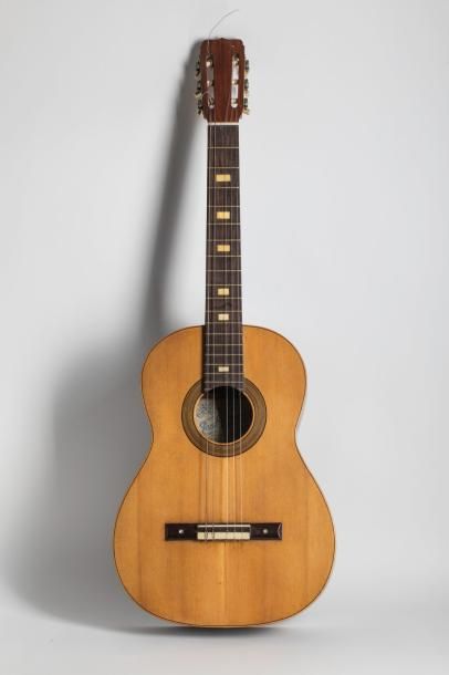 null Guitare classique espagnole de José RAMIREZ II de 1931 dont elle porte l'étiquette
Diapason:...