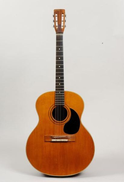 null Guitare Folk acoustique modèle Jumbo du célèbre luthier parisien Jacques FAVINO,...