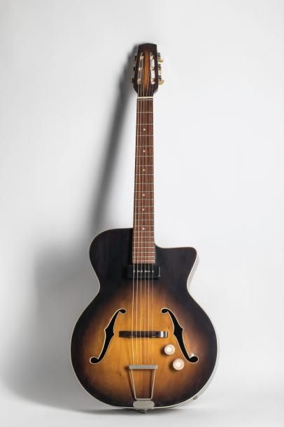 null Guitare électrique Hollowbody, faite par le célèbre luthier Jacques FAVINO,...
