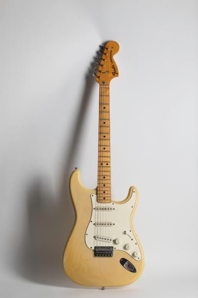 null Guitare électrique Solidbody de marque FENDER modèle Stratocaster Hard Tail...