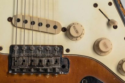 null Très belle guitare Solidbody modèle Stratocaster de marque FENDER de 1967, N°...