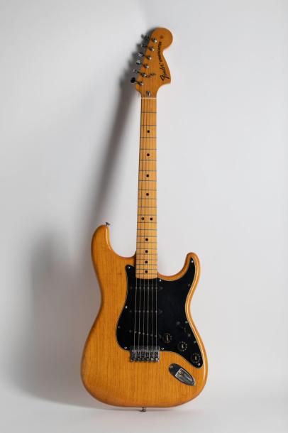 null Guitare électrique Solidbody de marque FENDER modèle Stratocaster «Hardtail»...