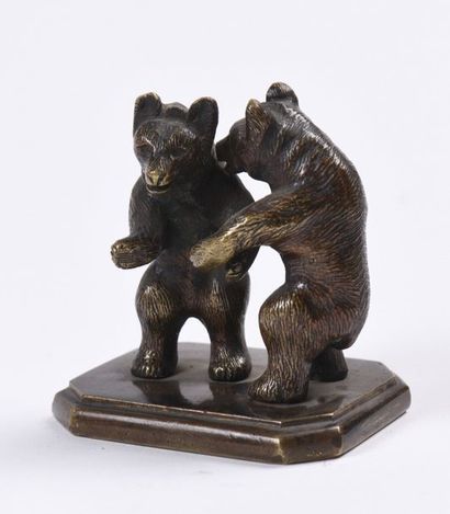null Ecole moderne

"Deux ours jouant" 

Epreuve en bronze, monogrammée FD en dessous

H.:...