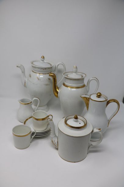 null Partie de service à thé en porcelaine à filet or : théière, cafetière, pot à...