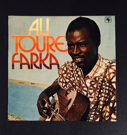 MUSIQUE DU MONDE Lot de 1 disque 33T d'Ali Farka Touré.
EX / EX
Set of 1 LP of Ali...