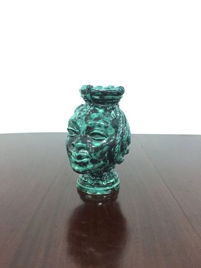 null Vase africaniste en céramique verte

H18cm 

