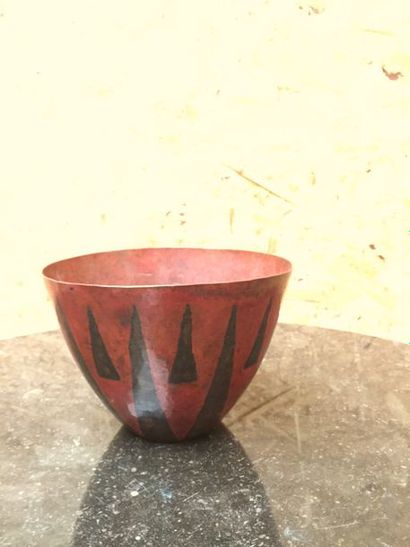 null Maurice PERRIER (XXème siècle)

Vase tronconique en dinanderie de cuivre rouge...