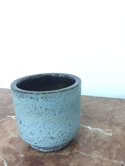 null Suzanne RAMIE (1905-1974)

Vase sur talon en grès émaillée blanc

H 12.5cm
...
