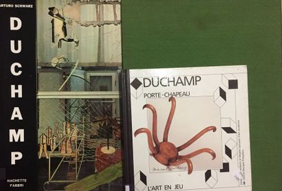 null A. Schwarz, Marcel Duchamp, Fabbri 

on y joint Duchamp Porte Chapeau