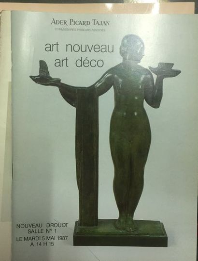 null Important lot de 22 catalogues des grandes ventes Art Déco dont

Collection...