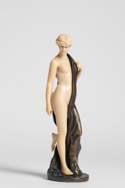 null Ferdinand PREISS (1882-1943)
Jeune femme drapée
Sculpture Chryséléphantine,...