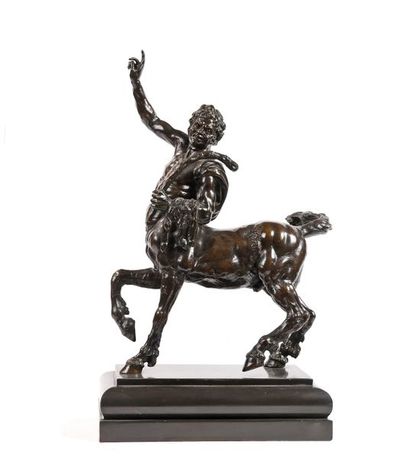 null D’après l’ Antique 

Paire de centaures dit de « Furietti » en bronze à patine...