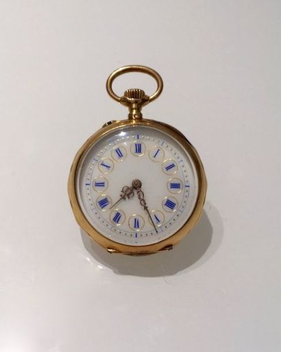 null . PEYRE

MONTRE DE COL en or jaune (750 millièmes) ciselé d’un monogramme. Cadran...