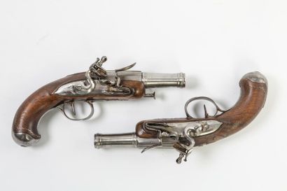 null Paire de pistolet de carosse à silex,

époque Louis XVI

platines et chiens...
