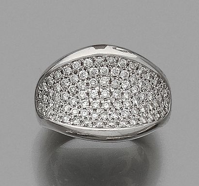 null BAGUE « incurvée » en or gris (585 millièmes) 14 carats, pavé de diamants taille...