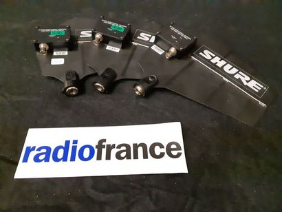 TRANSMISSION ANTENNES HF AMPLIFIEES SHURE

LOT COMPRENANT :

- TROIS ANTENNES SHURE...