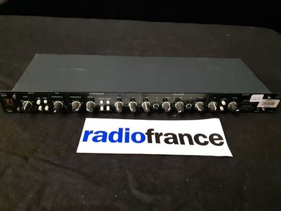 TRAITEMENT ET EFFET TRAITEMENT/EFFET ET PREAMPLI MICRO :
LA AUDIO MPX 10
Conformément...