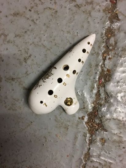 null Ocarina en céramique à décor imprimé
Italie