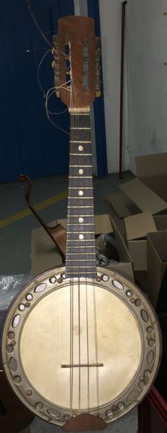 null Banjo mandoline portant au marque au fer DOLLY, c.1930
Bel état, prévoir ré...