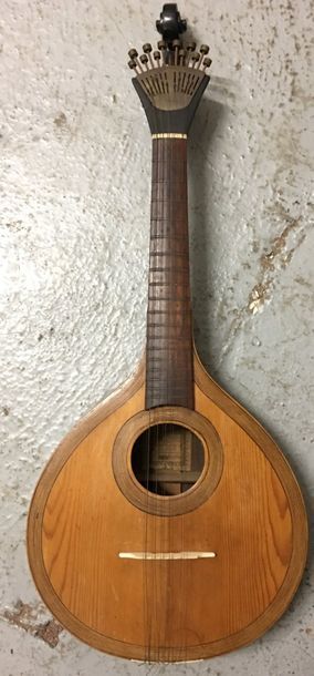 null Guitare portugaise de Manuel FEREIRA, Lisboa, c.1890
Fond et éclisses en palissande....