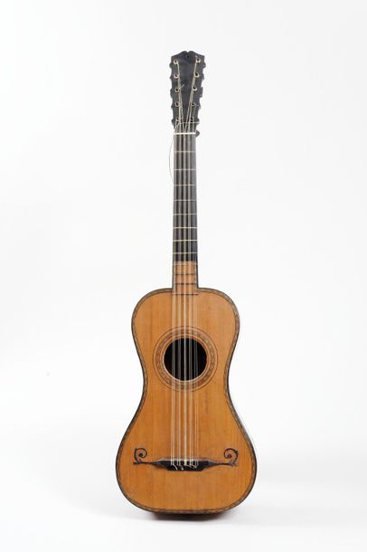 null Très belle guitare de NICOLAS AINE, faite à Mirecourt vers 1790, rare marque...