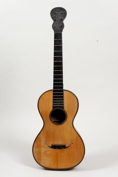 null 
Guitare romantique anonyme de Mirecourt, c. 1830 dans le style de PETITJEAN


Diapason...