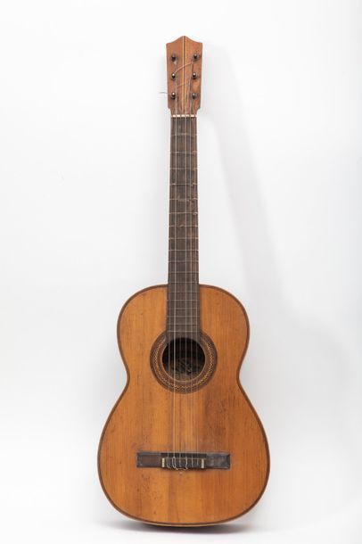 null Guitare espagnole de TELESFORO Julve à Valence vers 1900
Fond en noyer, éclisses...