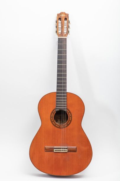 null Guitare classique d'étude de marque ALHAMBRA, c. 1980
Table cèdre, caisse en...