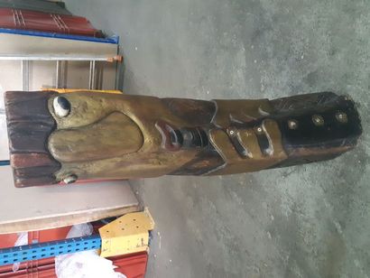 null MATHEY "Totem", bois sculpté polychrome. Signé au dos. H : 90cm