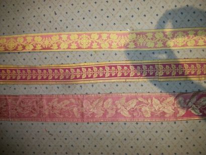 null Bordure, début XIXème siècle, lampas, fond satin vieux rose, décor jaune de...