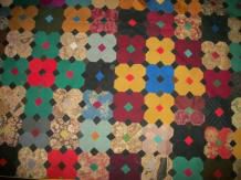 null Tapis en patchwork, décor floral (usures, trou).
6, 54 x 4, 16 m