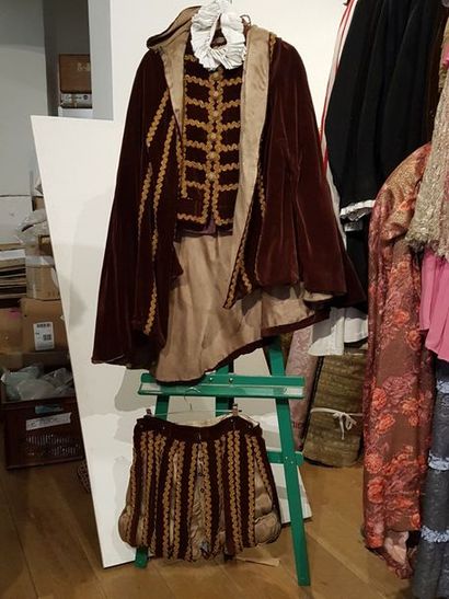 null Costume, style Charles IX, pourpoint, culottes à crevées, velours brun brodé...