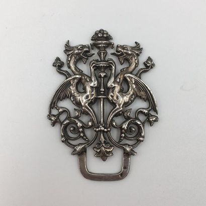 null ELEMENT en argent (min. 800 millièmes) ajouré, sculpté et ciselé à motifs de...