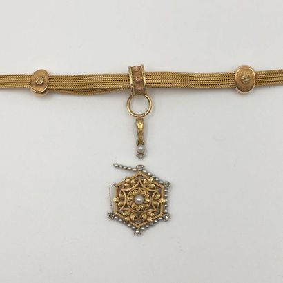 null COLLIER et son PENDENTIF en or jaune (750 millièmes) réglable, tressé, retenu...